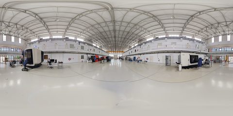 Vue 360° de l'entrée de l'atelier SMRIS, regard vers le fond